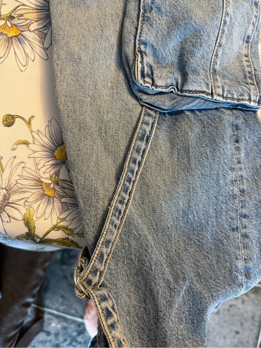 Zara Wide-Leg Cargo Jeans with Strap Details - Picture 6 of 8